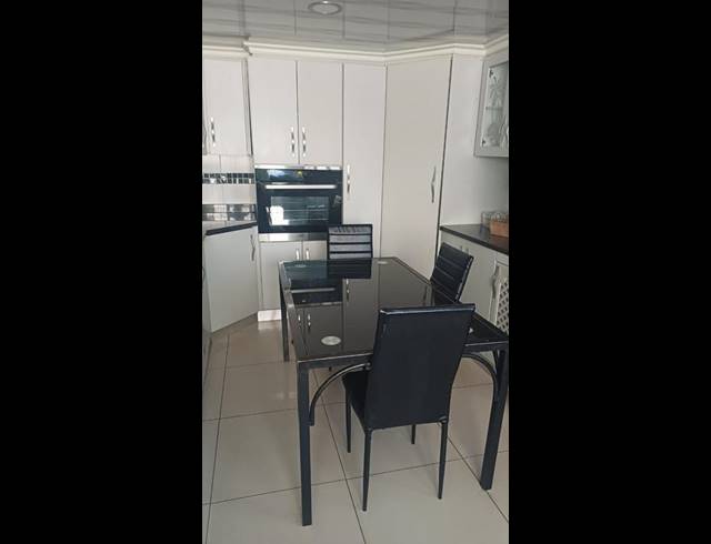 4 BEDROOM HOUSE FOR SALE IN MOSELEKE EAST